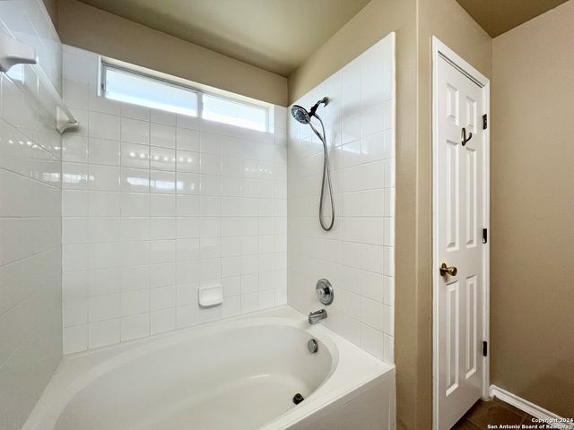 1754 Barking Wolf, San Antonio, TX 78245