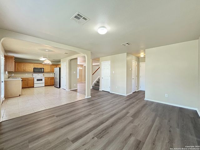 1754 Barking Wolf, San Antonio, TX 78245