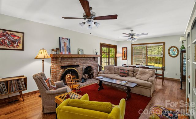 1064 Maplewood Court, Hendersonville, NC 28791