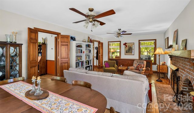 1064 Maplewood Court, Hendersonville, NC 28791