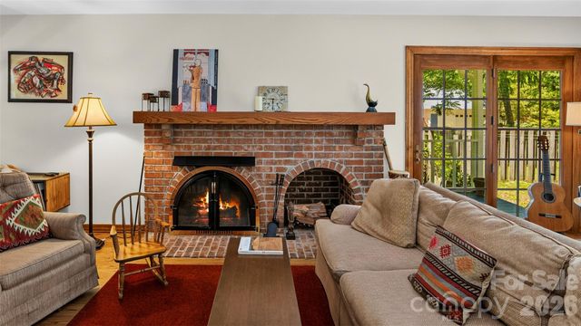 1064 Maplewood Court, Hendersonville, NC 28791