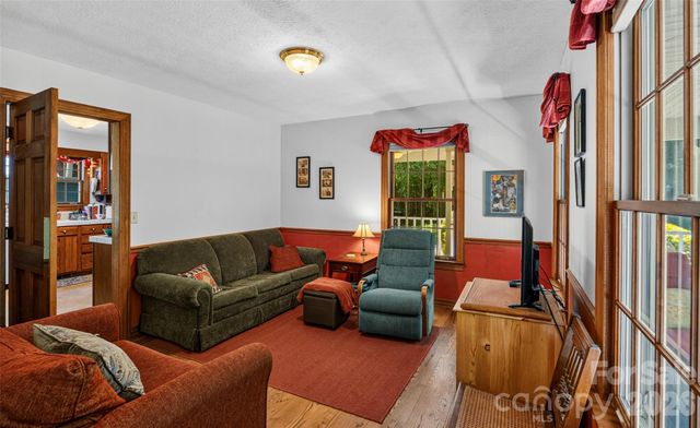 1064 Maplewood Court, Hendersonville, NC 28791