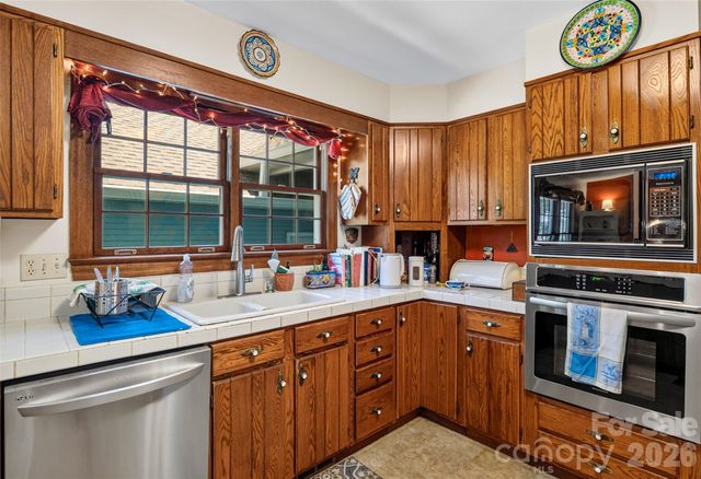 1064 Maplewood Court, Hendersonville, NC 28791