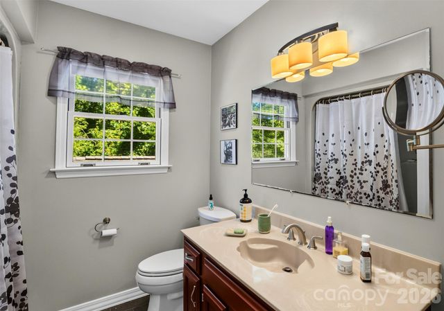 1064 Maplewood Court, Hendersonville, NC 28791