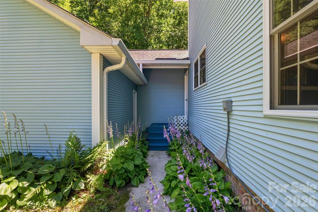 1064 Maplewood Court, Hendersonville, NC 28791