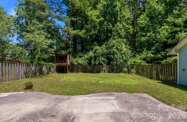 1064 Maplewood Court, Hendersonville, NC 28791