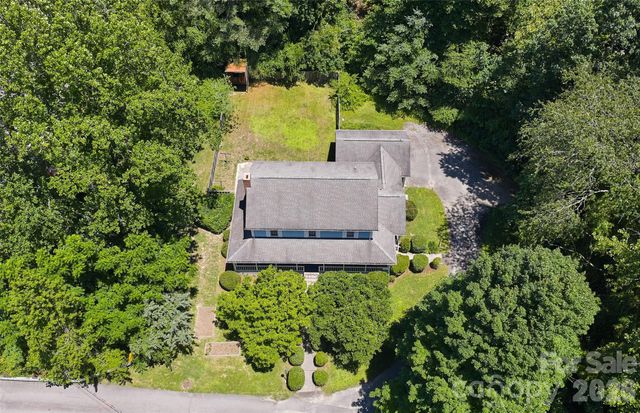 1064 Maplewood Court, Hendersonville, NC 28791