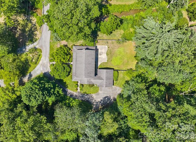 1064 Maplewood Court, Hendersonville, NC 28791