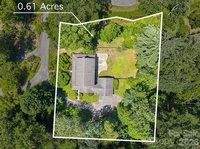 1064 Maplewood Court, Hendersonville, NC 28791