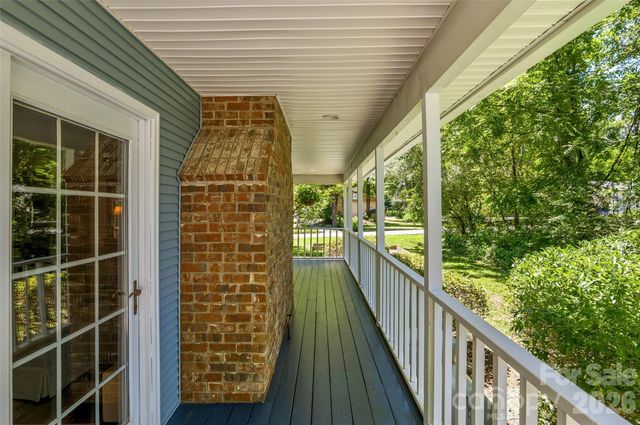 1064 Maplewood Court, Hendersonville, NC 28791