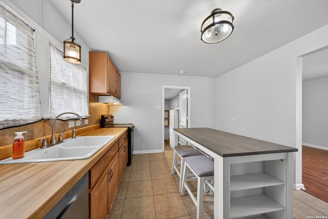 408 Aviation Ave, Schertz, TX 78154