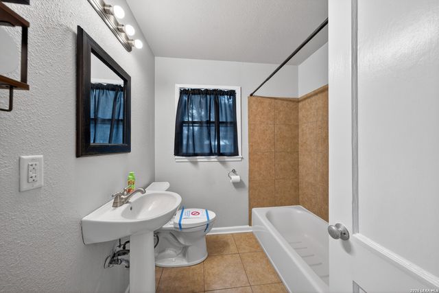 408 Aviation Ave, Schertz, TX 78154