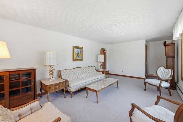 4 Ayrshire Rd, Worcester, MA 01604