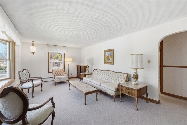 4 Ayrshire Rd, Worcester, MA 01604