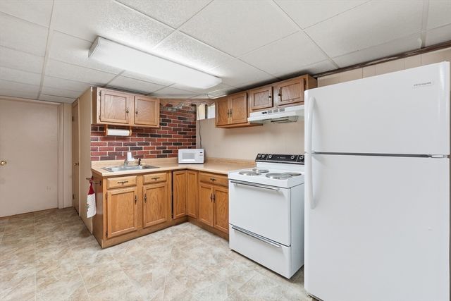 4 Ayrshire Rd, Worcester, MA 01604