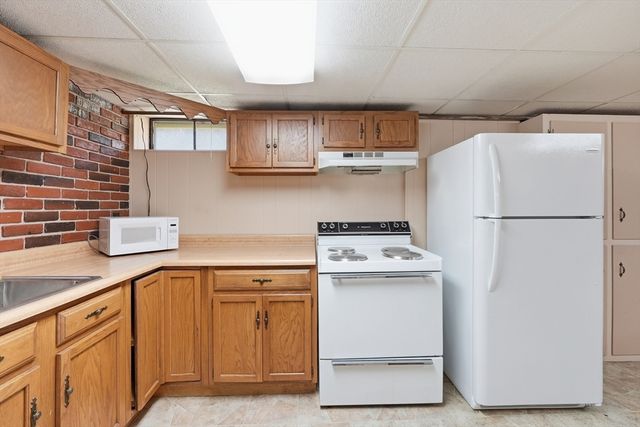 4 Ayrshire Rd, Worcester, MA 01604