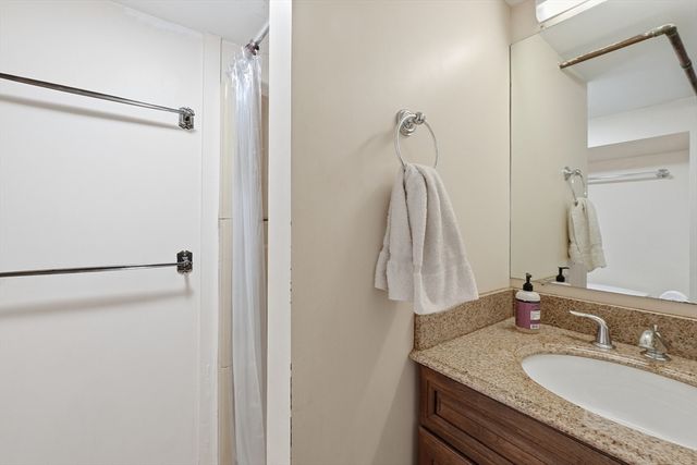 4 Ayrshire Rd, Worcester, MA 01604