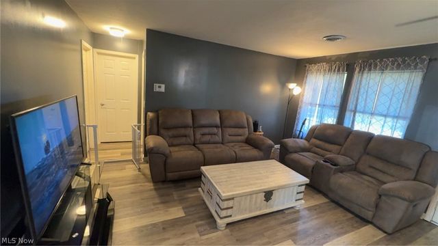 2358 Nesmith Lake Boulevard, Akron, OH 44314