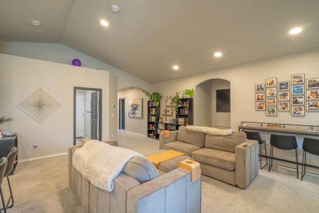 2324 NW Teak Place, Redmond, OR 97756