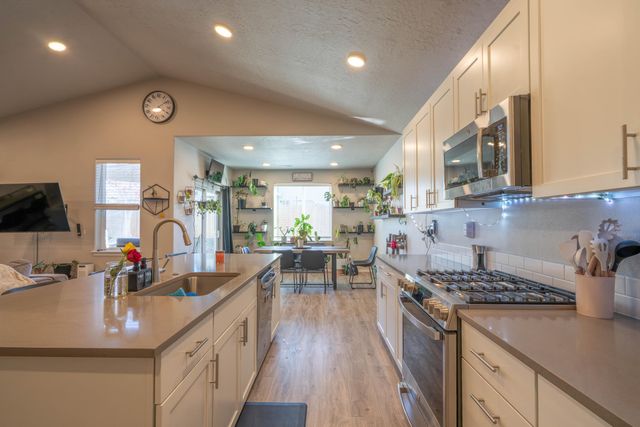 2324 NW Teak Place, Redmond, OR 97756