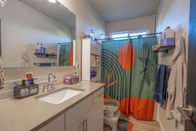 2324 NW Teak Place, Redmond, OR 97756