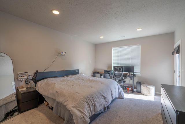 2324 NW Teak Place, Redmond, OR 97756