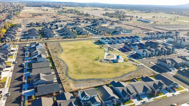 2324 NW Teak Place, Redmond, OR 97756