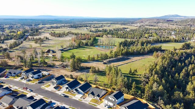 2324 NW Teak Place, Redmond, OR 97756