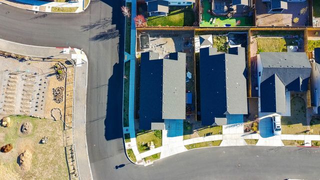 2324 NW Teak Place, Redmond, OR 97756