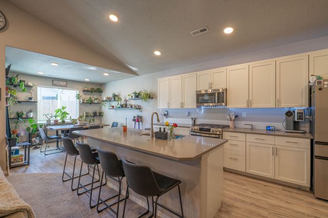 2324 NW Teak Place, Redmond, OR 97756