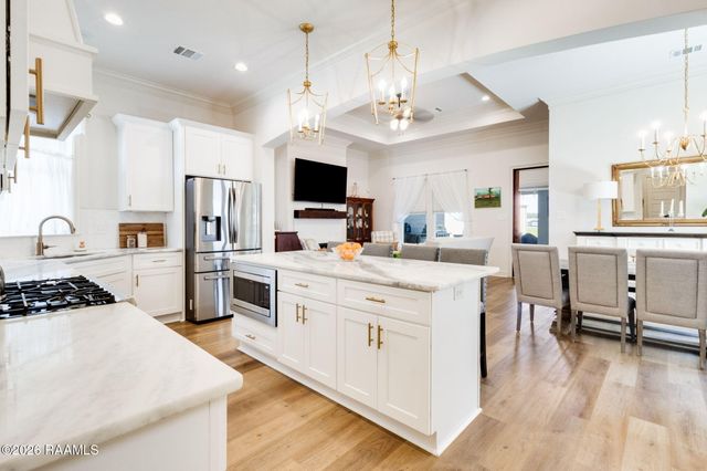 217 Trail Pointe Drive, Scott, LA 70583