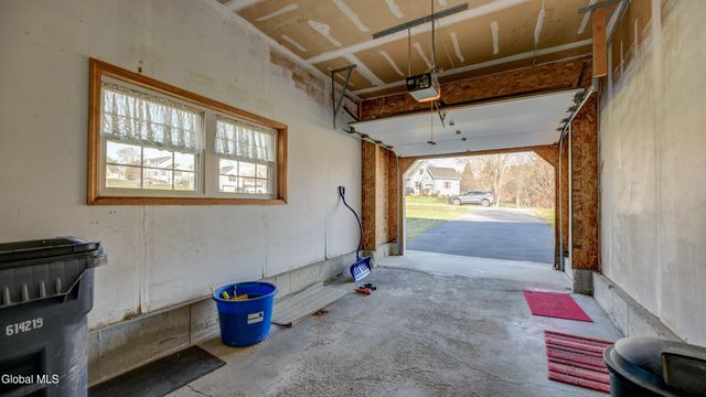 16 Breckenridge Drive, Johnstown, NY 12095