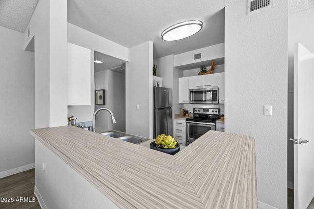 250 S ELIZABETH Way A2, Chandler, AZ 85225