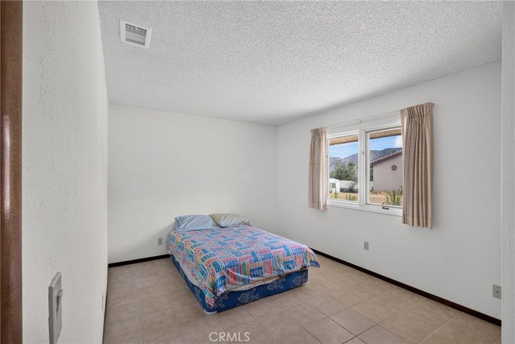 Image 7 of property listing at 35174 Ivy, Yucaipa, CA 92399