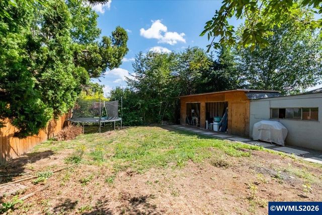1020 N 3rd St, Woodburn, OR 97071