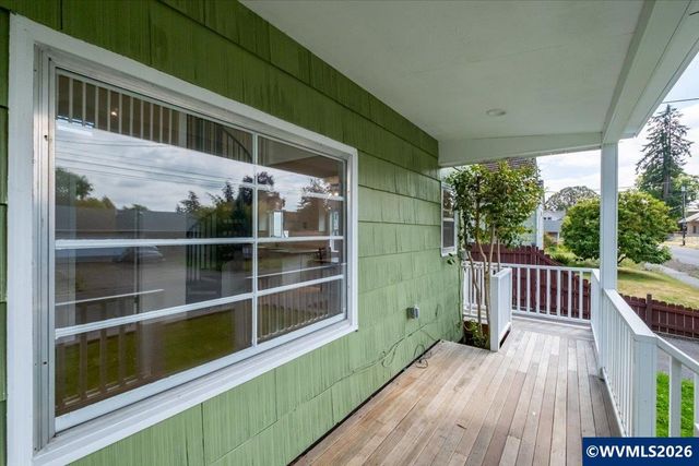 1020 N 3rd St, Woodburn, OR 97071