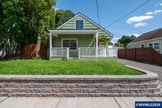 1020 N 3rd St, Woodburn, OR 97071
