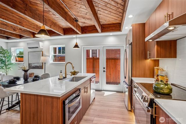 6505 44th Avenue NE, Seattle, WA 98115
