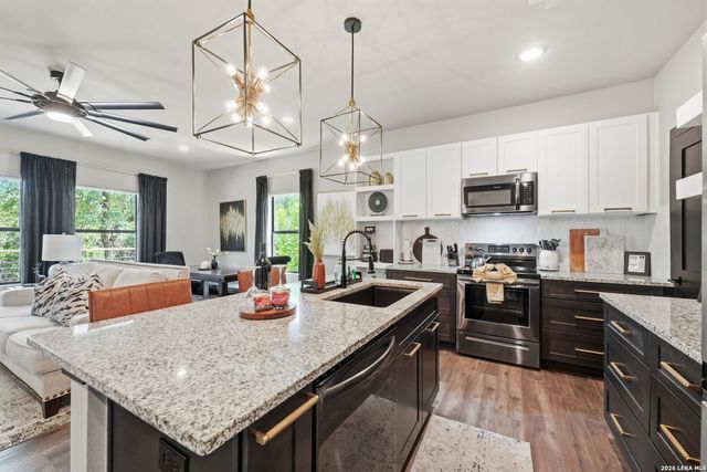 713 Firefly Dr, Canyon Lake, TX 78133