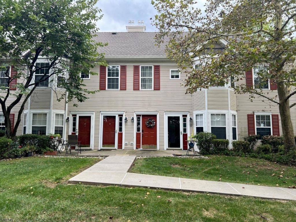 61 Waugh Ct, Bridgewater Twp., NJ 08807