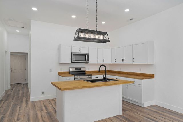 1511 N Missouri Avenue, Springfield, MO 65803