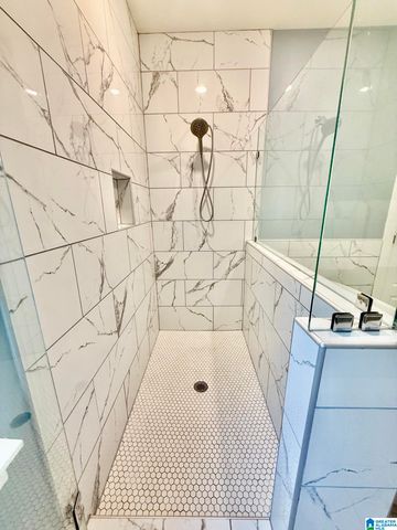 1037 UNALI LANE, Leeds, AL 35094