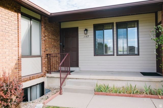 1157 E CREEKVIEW DR, Fruit Heights, UT 84037