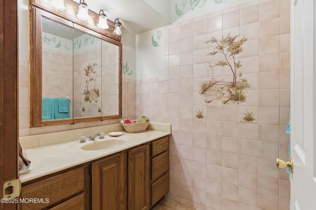 117 Harmony Avenue, Middletown, NJ 07748