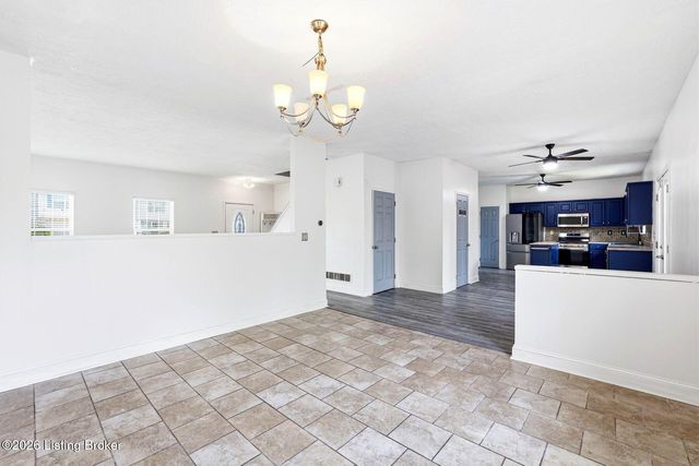 10612 Evanwood Dr, Louisville, KY 40228