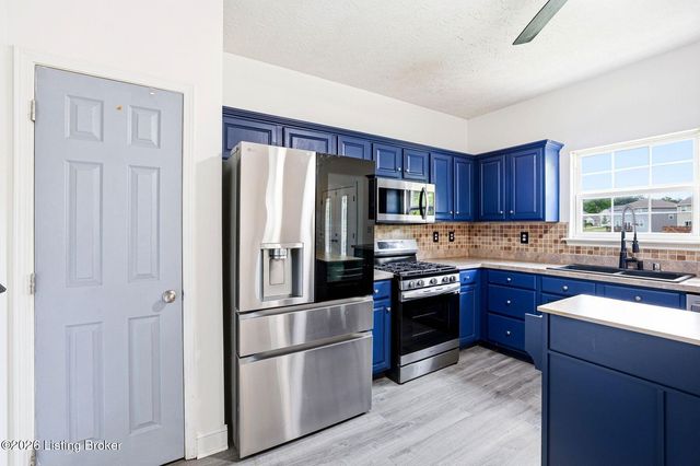 10612 Evanwood Dr, Louisville, KY 40228