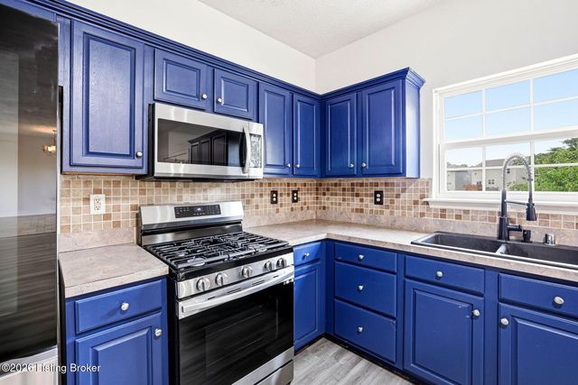 10612 Evanwood Dr, Louisville, KY 40228
