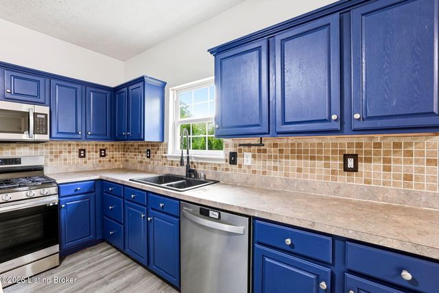 10612 Evanwood Dr, Louisville, KY 40228