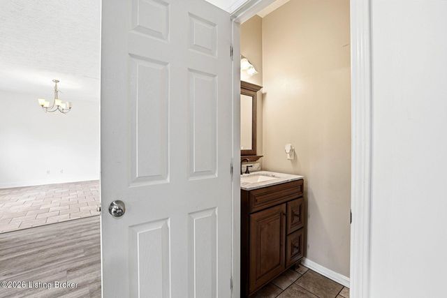 10612 Evanwood Dr, Louisville, KY 40228