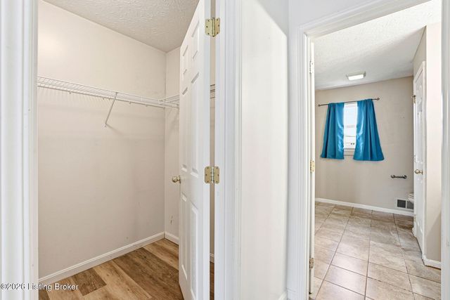10612 Evanwood Dr, Louisville, KY 40228
